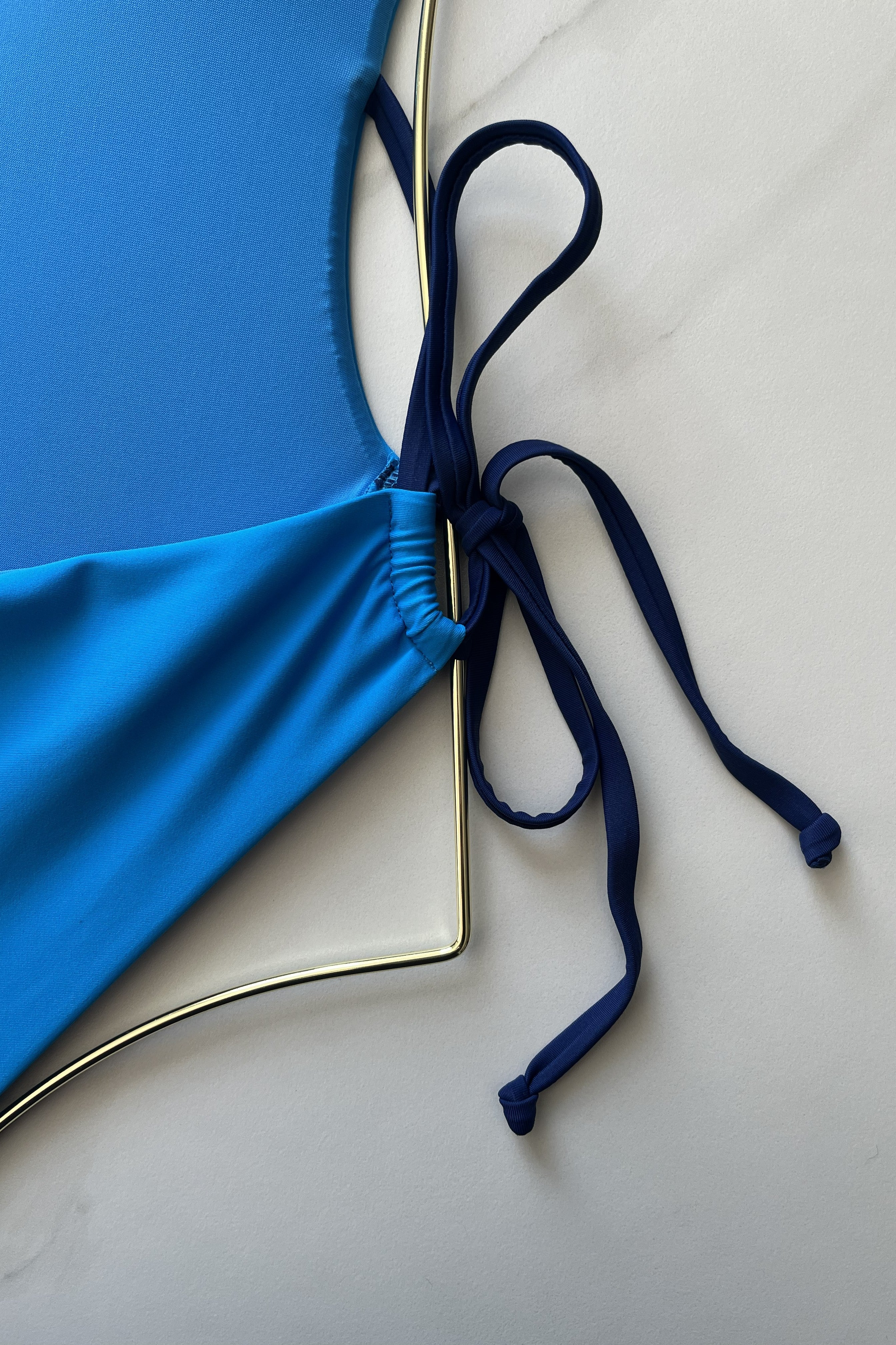 ESAMY The Flex Contrast Trim One-Piece Swimsuit in Azul - Light Blue Close-Up of Contrast Trim Dig-Free Side Ties