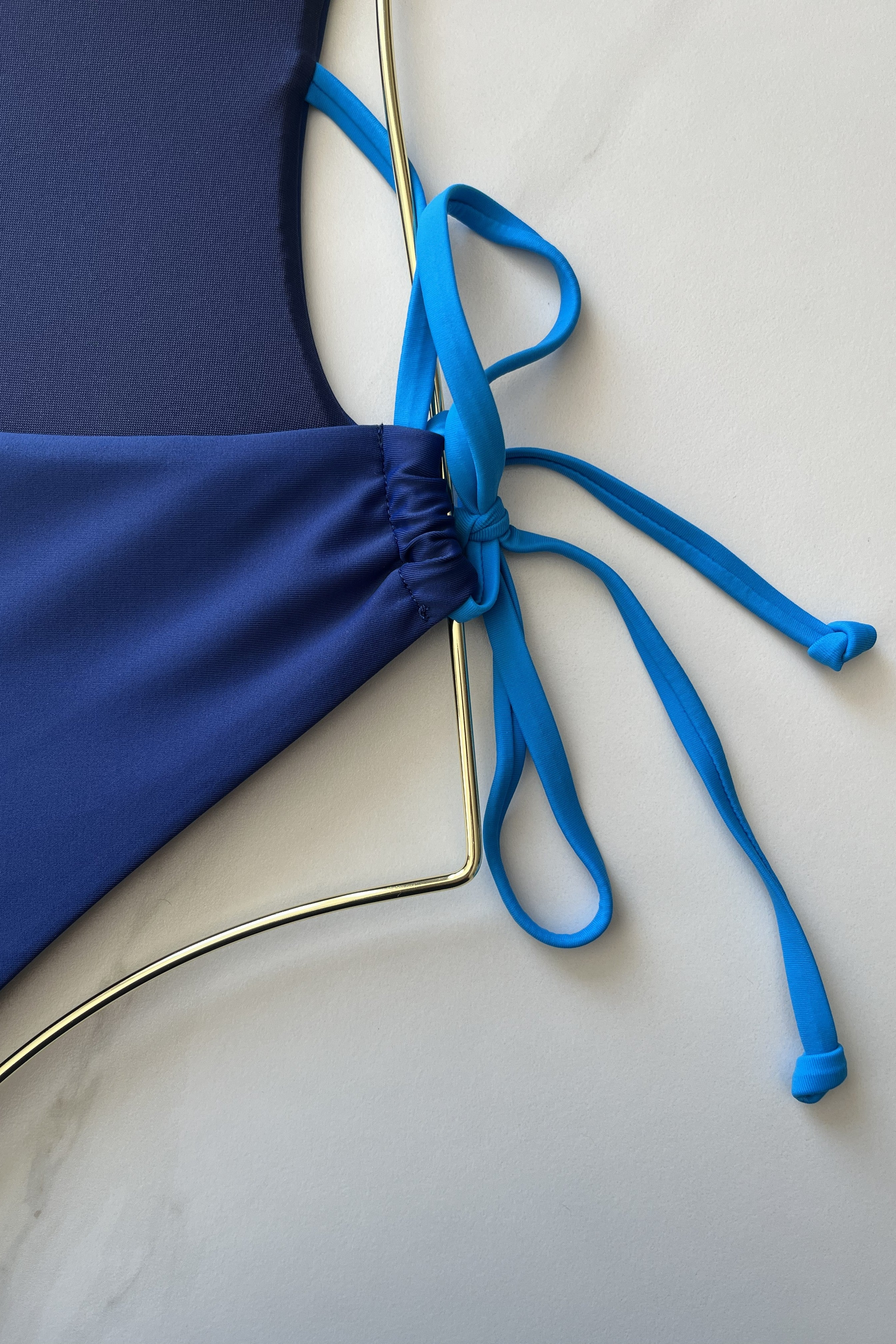 ESAMY The Flex Contrast Trim One-Piece Swimsuit in Madrugada - Navy Blue Close-Up of Contrast Trim Dig-Free Side Ties